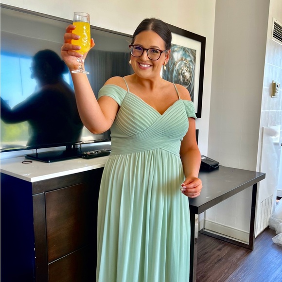 Meet your Posher, Emily - Picture 4 of 5